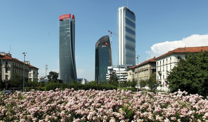 Si torna a lavorare in presenza, ma a CityLife metà dei grattacieli resta vuota: che fine faranno?