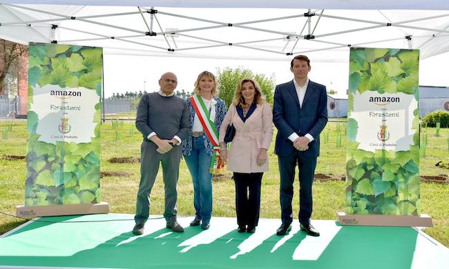Amazon aderisce a “Forestami”: piantate oltre 200 piante a Pioltello