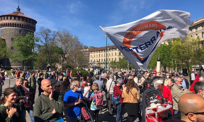 La “Chiamata alle arti” contro la guerra in piazza Castello
