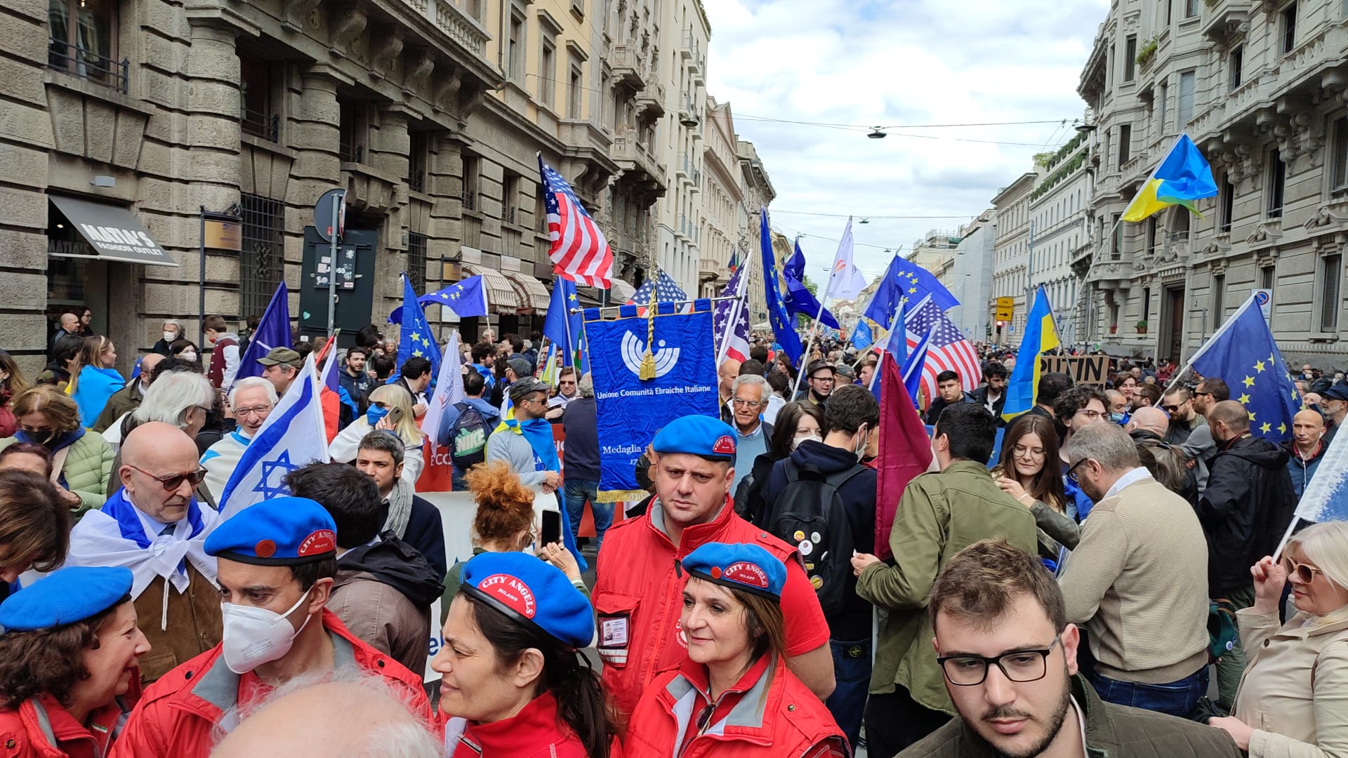 25 APRILE, BRIGATA EBRAICA IN CORTEO: ANCHE BANDIERE NATO E USA (FOTO 2)