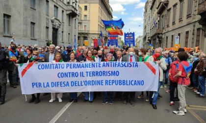 Il corteo del 25 aprile a Milano, tra tensioni, contestazioni ma tanta voglia di festeggiare la libertà