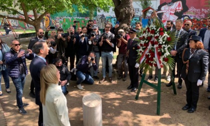 Giorgia Meloni alla commemorazione di Sergio Ramelli, presente anche Sala (senza fascia tricolore)