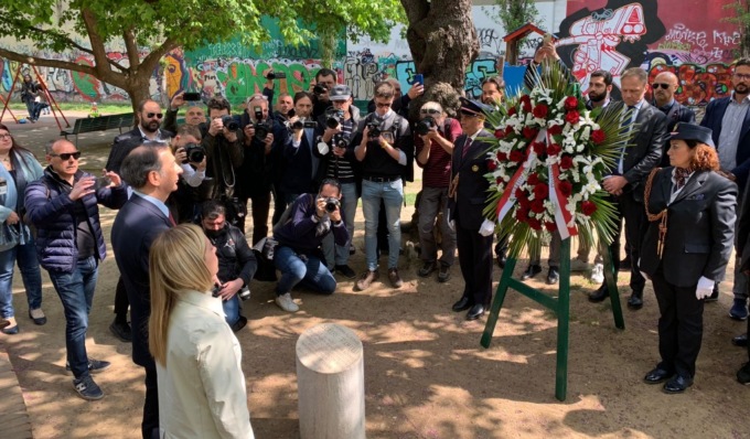Giorgia Meloni alla commemorazione di Sergio Ramelli, presente anche Sala (senza fascia tricolore)