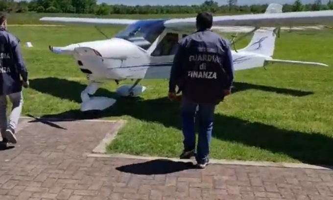 Contrabbando di aerei per non pagare dazi doganali: nei guai anche alcuni milanesi