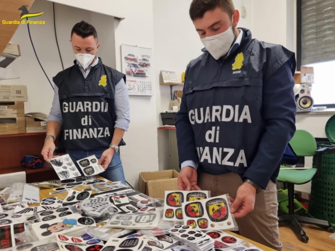 Sequestrati oltre 400mila ricambi auto e accessori “taroccati”: perquisizioni anche a Milano