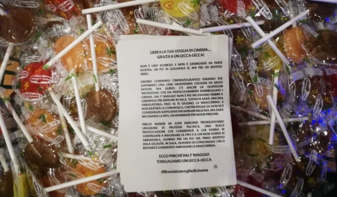 Al cinema con la mascherina? Il Beltrade dice “No” e regala a tutti lecca-lecca