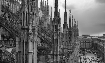 La scalata sul Duomo per un selfie con la Madonnina