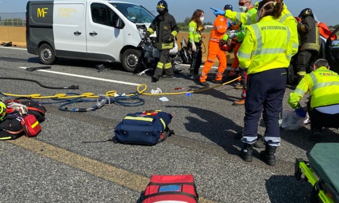 Terribile incidente sull’A4, quattro persone morte. Autostrada riaperta dopo pranzo
