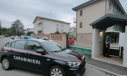 Accoltella all'addome la moglie, 69enne arrestato per tentato omicidio nel sud Milano