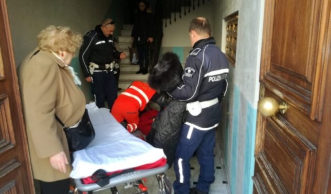 Precipita dalle scale e muore, a spingerla il marito: arrestato per omicidio preterintenzionale