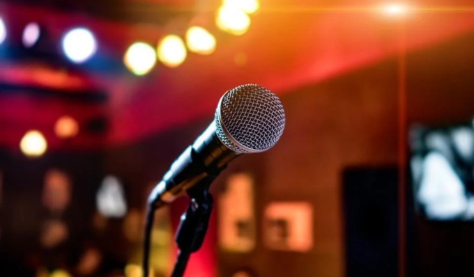 Al karaoke oltre alle stanze per cantare c’erano quelle per drogarsi