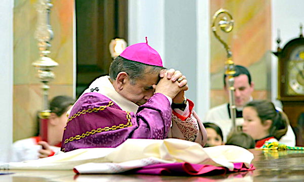 Ormai ci si affida anche ai santi contro la siccità: pellegrinaggio del Mons. Delpini in “preghiera per l’acqua”