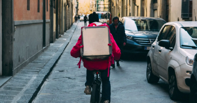 Confcommercio: delivery utilizzato da un milanese su 3, 62% nella ristorazione