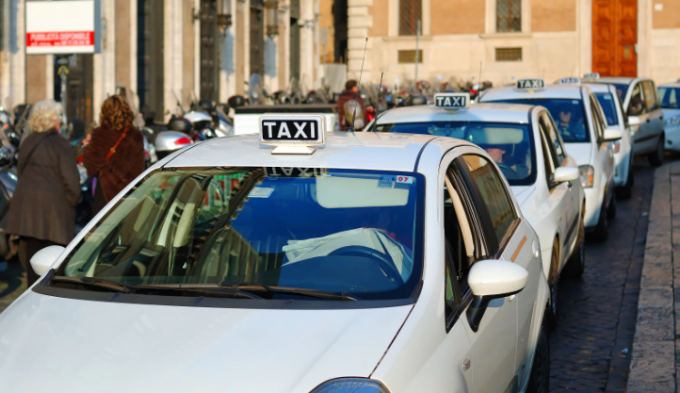 Taxiblu sullo sciopero: prosegue la protesta, ma il servizio sociale sarà sempre garantito