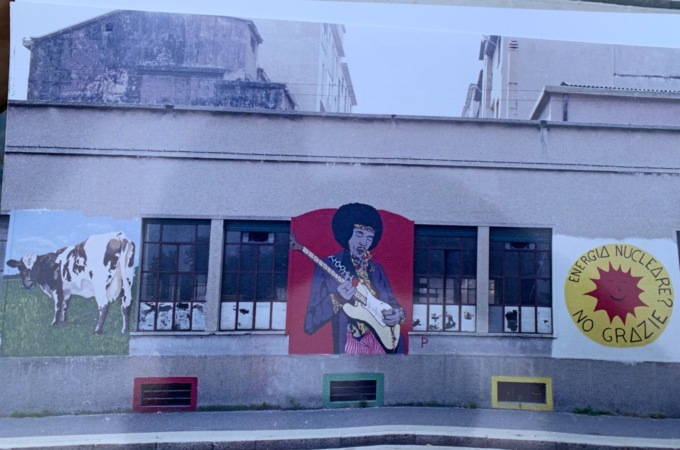 In largo Murani presidio dei cittadini per salvare i murales da “Esselunga”