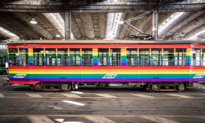 Il tram 10 si colora di arcobaleno per celebrare il Milano Pride 2022