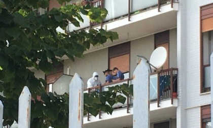 Ragazza di 22 anni morta precipitando dal balcone, era incinta: si indaga per istigazione al suicidio