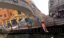 Tuffi proibiti tra Navigli e Darsena: i ponti diventano trampolini e i video sono virali