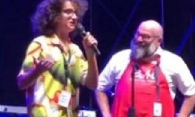 Il figlio di Elio sul palco col papà al Concertozzo di Bergamo: “Sono autistico e ne sono fiero”