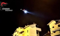 Punta laser su elicottero dei carabinieri in volo: identificato un ragazzino