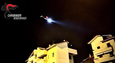 Punta laser su elicottero dei carabinieri in volo: identificato un ragazzino