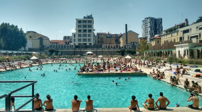 Piscine aperte (anche di sera) a Milano: orari e costo dei biglietti