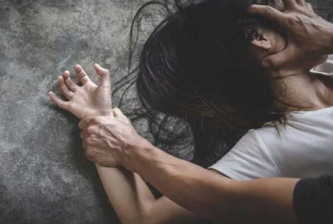 Milano, donna violentata nella notte da un gruppo di tre uomini: è caccia agli stupratori