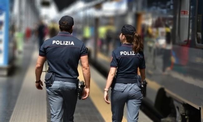 Spacciava droga durante il Pride: cerca di sfuggire all’arresto aggredendo la Polfer