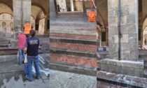 Loggia dei Mercanti: le immagini inchiodano quattro vandali