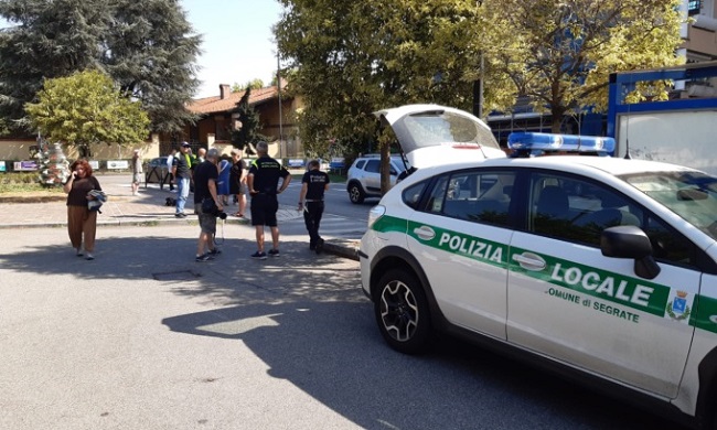 Una donna di 63 anni è stata falciata da un mezzo della raccolta dei rifiuti in pieno centro a Segrate