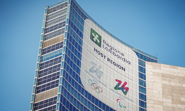 Olimpiadi 2026, Palazzo Lombardia si veste con i colori di Milano-Cortina