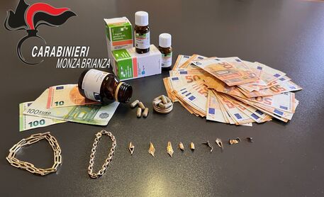 Drogava e rapinava anziani fingendosi benefattrice: arrestata