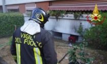 Incendio in cantina a Milano, padre e figlio feriti lievi