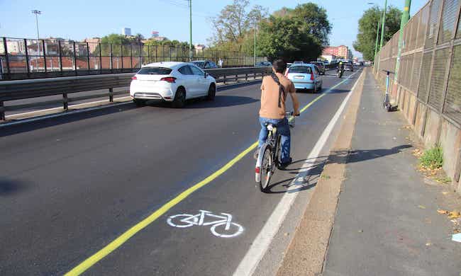Terzo ciclista investito da un mezzo pesante nel centro di Milano in pochi mesi