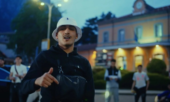 Violenza tra bande di giovani rapper, sequestro di persona e rapine: 9 arresti all’alba