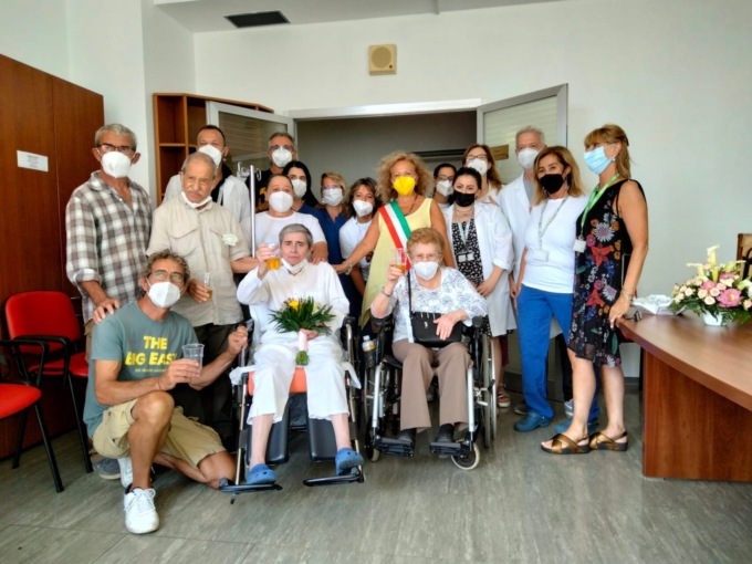 Antonia e Nuccio sposi nel reparto di oncologia del San Carlo: 28 anni di amore