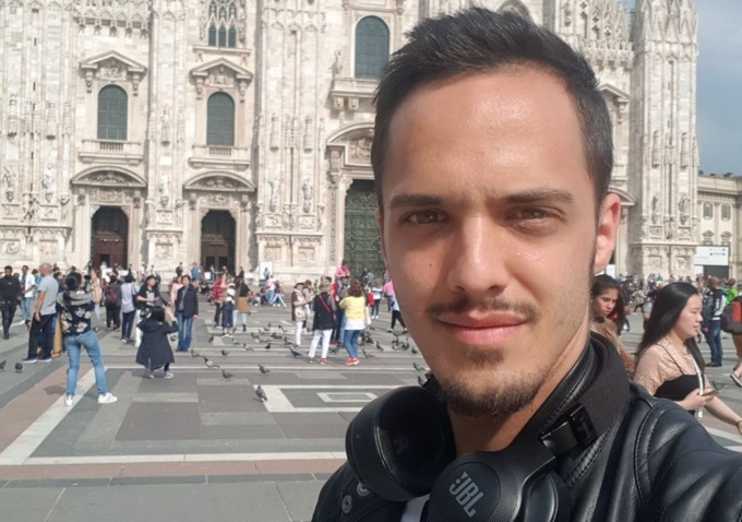 Sfregiato con l’acido da una donna conosciuta in chat: “Presto sarà libera e ha giurato vendetta, ho paura”