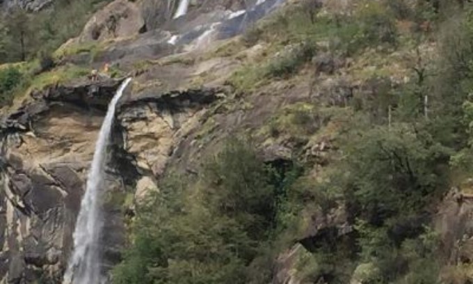 Due milanesi si avventurano nell’area protetta delle cascate dell’Acquafraggia e si beccano una multa