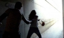 Accetta passaggio in hotel da uno sconosciuto: violentata 18enne milanese in vacanza