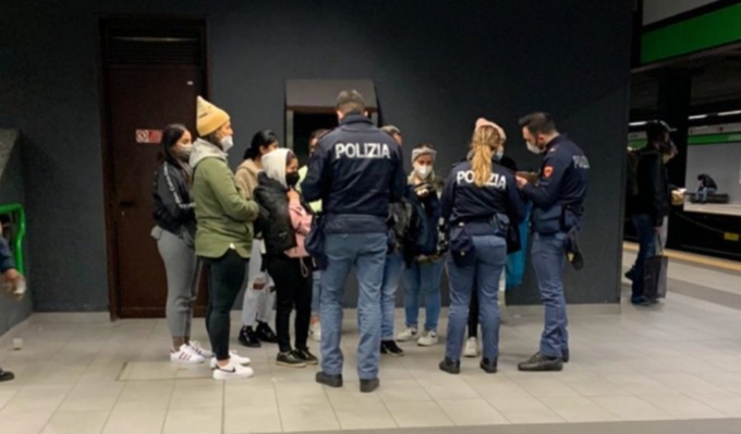 Borseggiatori “professionisti” beccati dalla Polizia in abiti civili