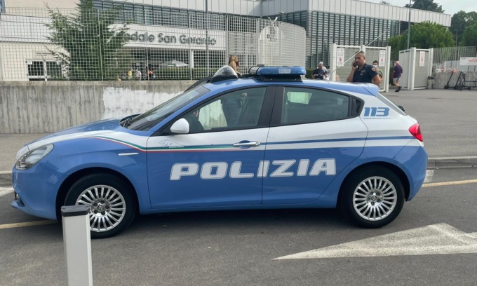 Neonata abbandonata all’alba fuori dall’ospedale