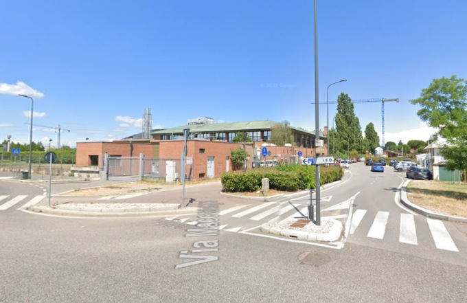 Milano, tragedia in via Ripamonti: motociclista 35enne morto dopo lo schianto contro un palo