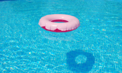 Bimbo milanese di 3 anni in vacanza dai nonni muore nella piscina di casa