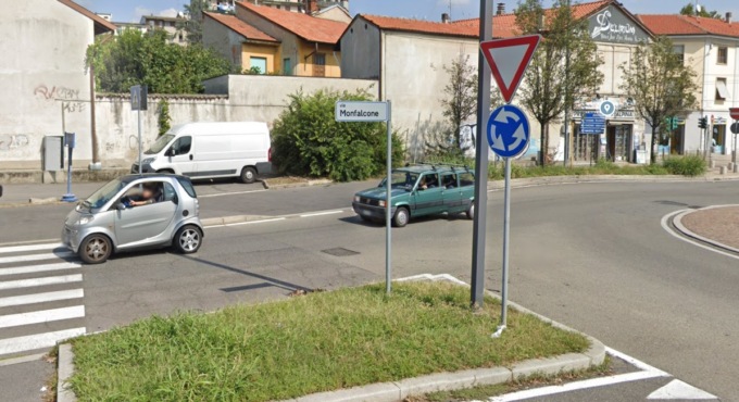 Gravissimo incidente nella notte: 50enne sbalzata fuori dall’abitacolo dell’auto