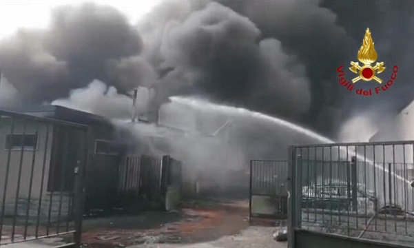 Incendio nell’azienda chimica di san Giuliano: continuano le rilevazioni sull’aria