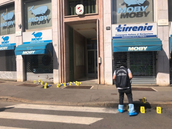 Ritrovati un messaggio in arabo e un numero di telefono sugli ordigni del pacco-bomba di via Larga