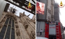 Cade e si frattura caviglia sulla terrazza del Duomo: calata dall’alto per 70 metri dai vigili del fuoco