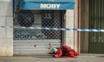 Allarme bomba in centro a Milano: pacco sospetto fatto brillare dagli artificieri