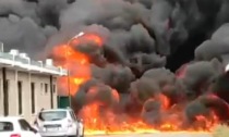 Violento incendio devasta azienda chimica a San Giuliano: evacuato il quartiere industriale