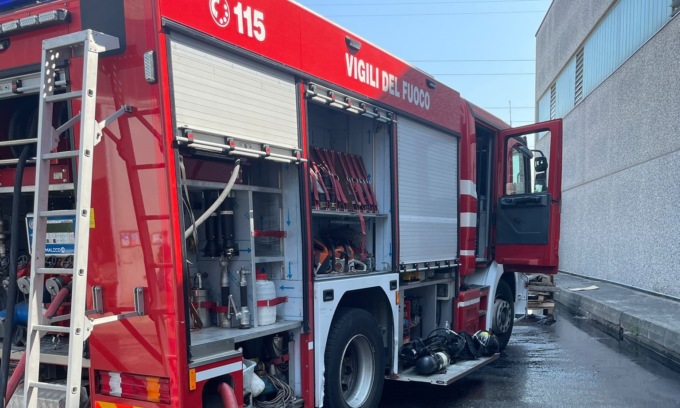 Incendio in vetreria alla Bormioli: arrivano i Vigili del Fuoco